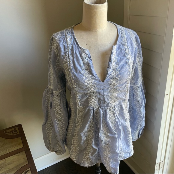 Gap size M eyelet embroidery blue white top V neck full sleeves waist emphasis - Picture 2 of 4